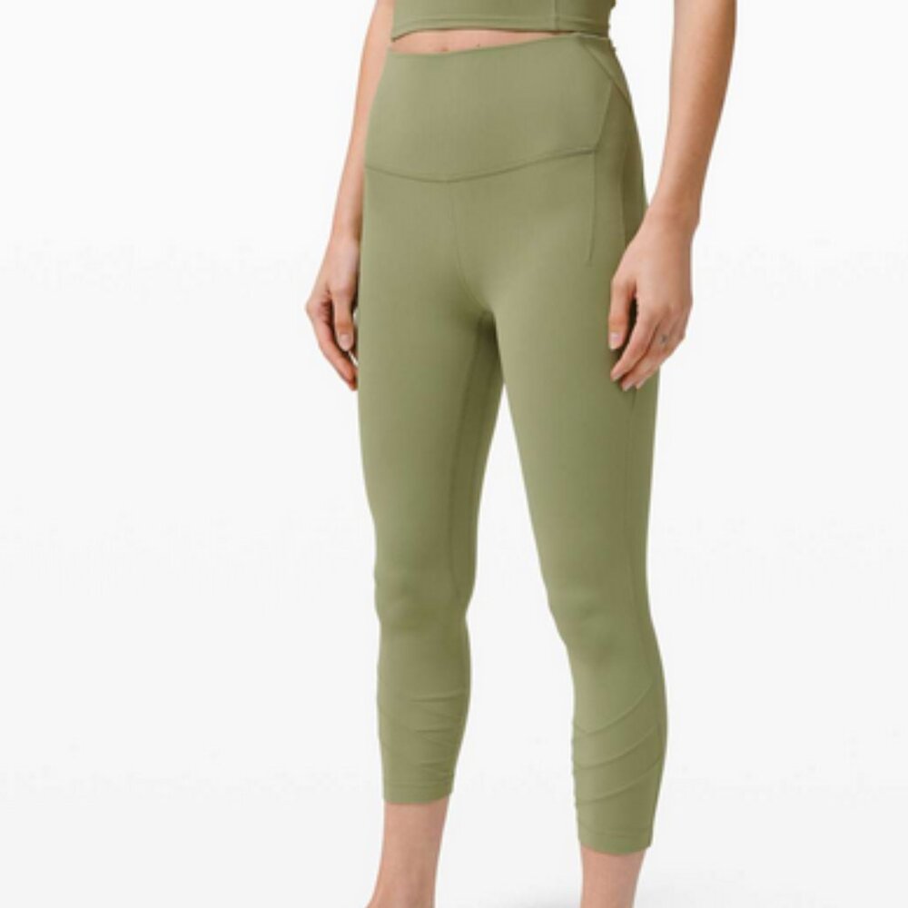 Lululemon Nulu Fold Yoga High Rise Crop 23" size 6 *GUC